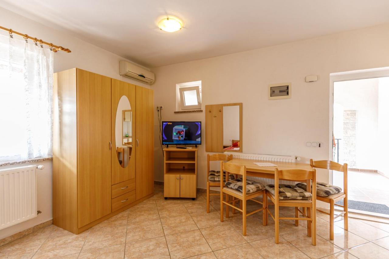 Ferienhaus Sascha In Poreč Exterior foto